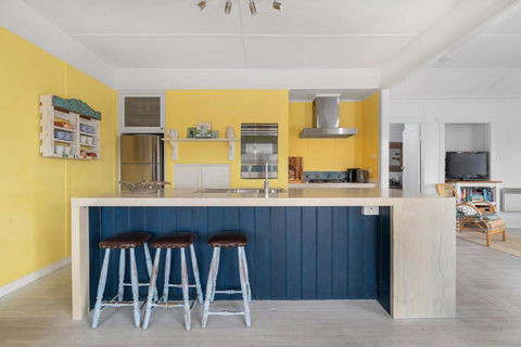 Avalon Vintage Beachside Family Getaway - Foster Accommodation 3
