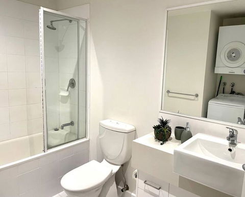 Astral Apartments - Perfectly Located 2 Bedroom Apartment In St Kilda - Foster Accommodation 4