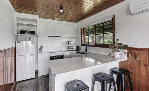 Apollo Bay Cottages- Sabine - Foster Accommodation 1