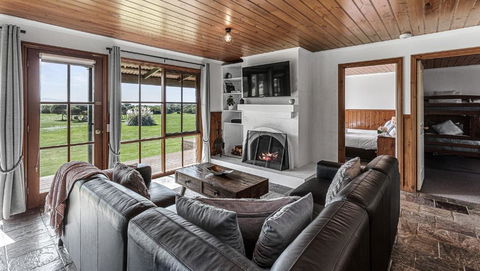 Apollo Bay Cottages- Sabine - Foster Accommodation 0