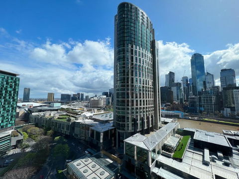 Astonishing Southbank Pearl Tower Residences Near Crown Casino - Foster Accommodation 1