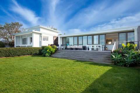 Azure Absolute Beachfront I Pet Friendly - Foster Accommodation 2