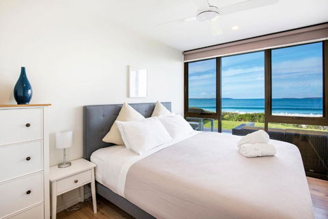 Azure Absolute Beachfront I Pet Friendly - Foster Accommodation 3