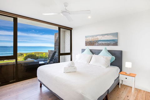 Azure Absolute Beachfront I Pet Friendly - Foster Accommodation 4