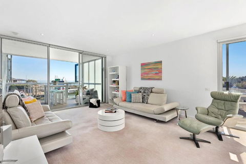 Azure Bliss Luxe With Water Views Walk To Beach - Foster Accommodation 3