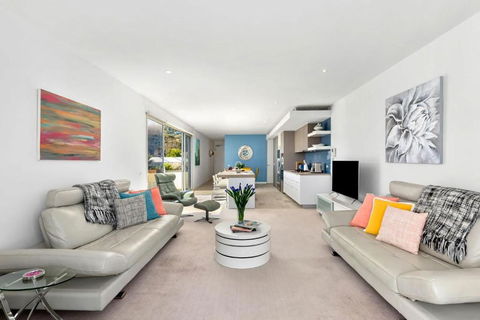 Azure Bliss Luxe With Water Views Walk To Beach - Foster Accommodation 4