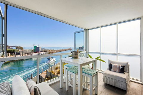 Azure Bliss Luxe With Water Views Walk To Beach - Foster Accommodation 0