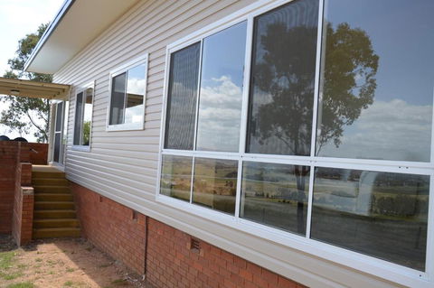 BATHURST GOLDFIELDS RESIDENCE On MOUNT PANORAMA - Foster Accommodation 3