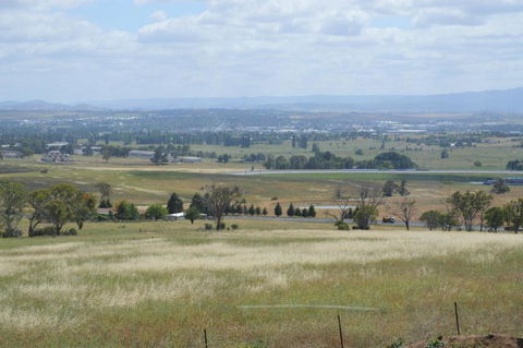 BATHURST GOLDFIELDS RESIDENCE On MOUNT PANORAMA - Foster Accommodation 4