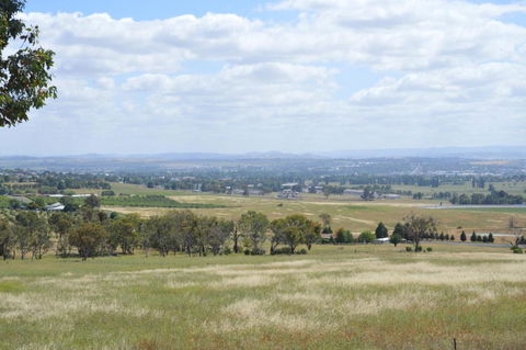 BATHURST GOLDFIELDS RESIDENCE On MOUNT PANORAMA - Foster Accommodation 1