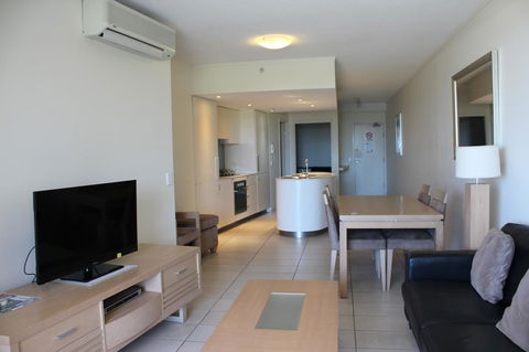 Blue C Coolangatta - Foster Accommodation 27