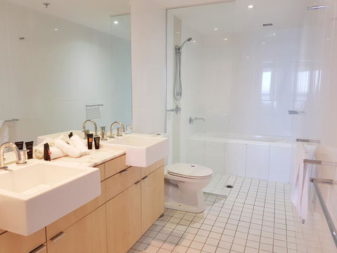 Blue C Coolangatta - Foster Accommodation 10