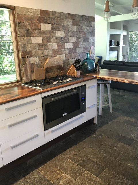 Cairns Beach House Our Oasis - Foster Accommodation 11