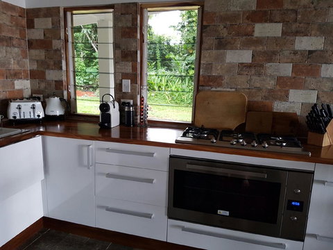 Cairns Beach House Our Oasis - Foster Accommodation 17