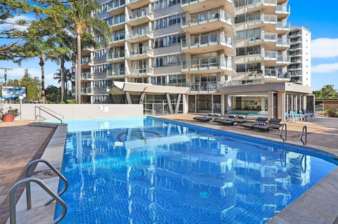 Pacific Regis Beachfront Holiday Apartments - Foster Accommodation 3