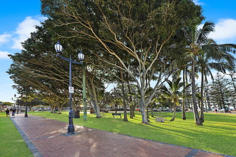 Pacific Regis Beachfront Holiday Apartments - Foster Accommodation 18