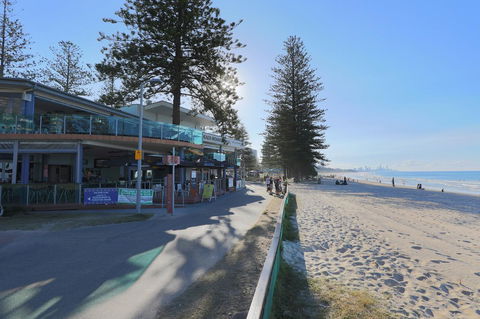 Pacific Regis Beachfront Holiday Apartments - Foster Accommodation 17