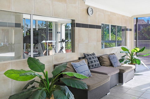 Pacific Regis Beachfront Holiday Apartments - Foster Accommodation 7