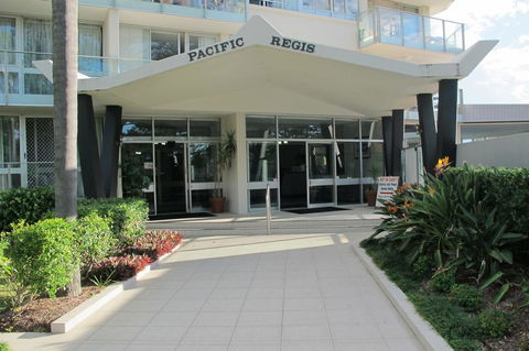 Pacific Regis Beachfront Holiday Apartments - Foster Accommodation 10