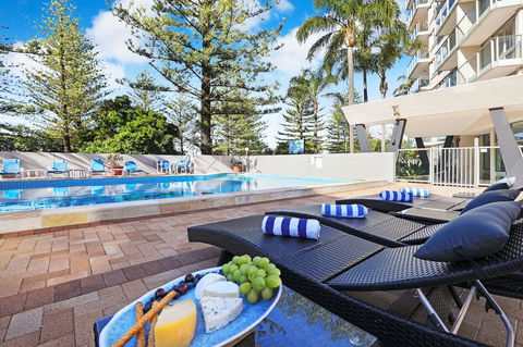 Pacific Regis Beachfront Holiday Apartments - Foster Accommodation 1