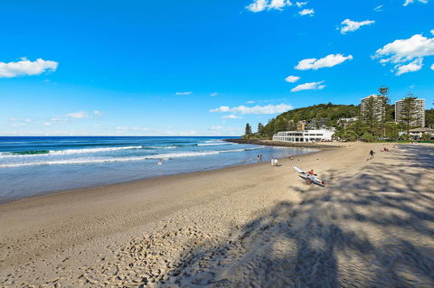 Pacific Regis Beachfront Holiday Apartments - Foster Accommodation 2