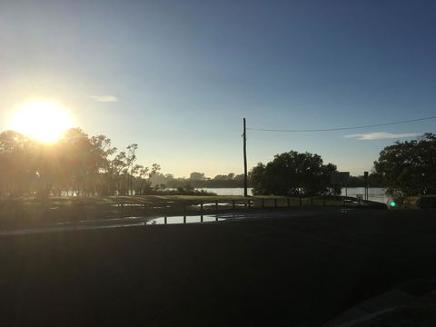 Absolute Waterfront - Foster Accommodation 18