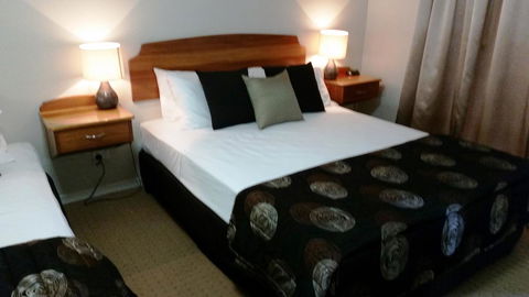 Shamrock Gardens Motel - Foster Accommodation 13