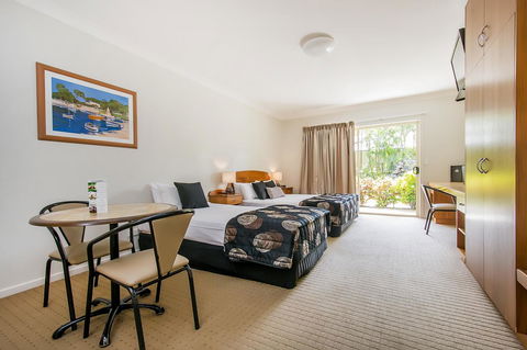 Shamrock Gardens Motel - Foster Accommodation 11