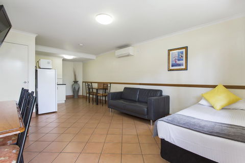 Glenmore Tavern - Foster Accommodation 30
