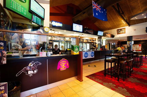 Glenmore Tavern - Foster Accommodation 21