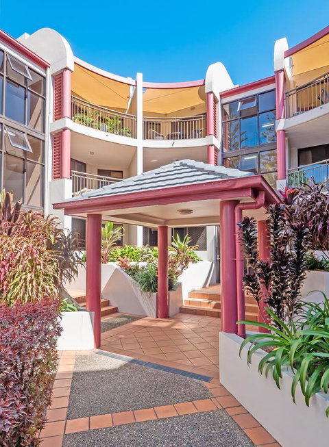 Burleigh On The Beach - Foster Accommodation 5
