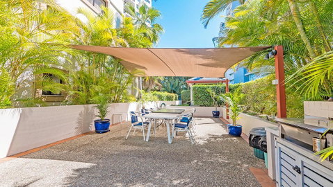 Burleigh On The Beach - Foster Accommodation 10