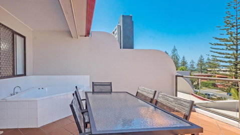Burleigh On The Beach - Foster Accommodation 27