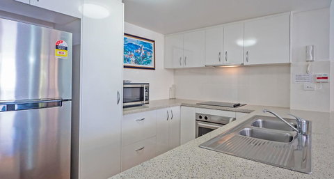 Burleigh On The Beach - Foster Accommodation 25