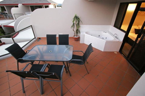 Burleigh On The Beach - Foster Accommodation 30