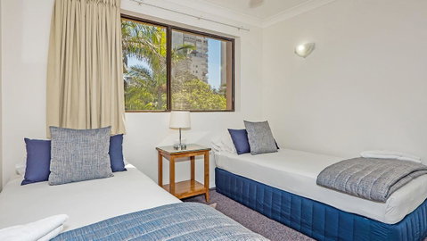 Burleigh On The Beach - Foster Accommodation 24