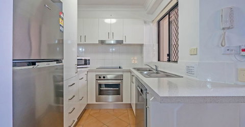Burleigh On The Beach - Foster Accommodation 15