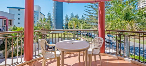 Burleigh On The Beach - Foster Accommodation 13