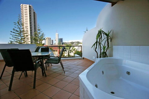 Burleigh On The Beach - Foster Accommodation 32