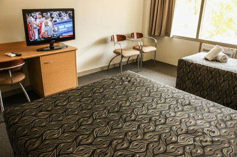 Salisbury Hotel Motel - Foster Accommodation 8