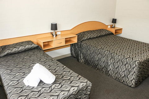 Salisbury Hotel Motel - Foster Accommodation 10