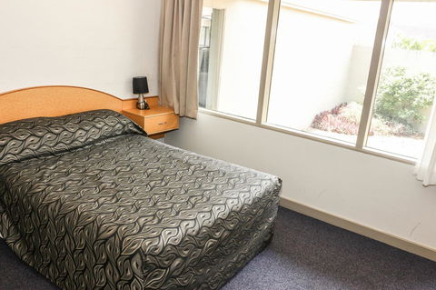 Salisbury Hotel Motel - Foster Accommodation 23