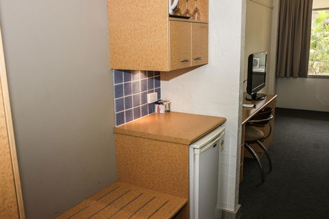 Salisbury Hotel Motel - Foster Accommodation 14