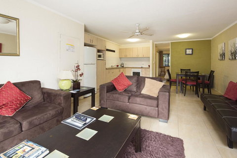 Burleigh Palms Holiday Apartments - Foster Accommodation 36