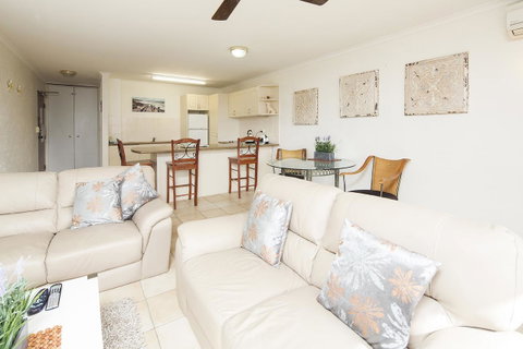 Burleigh Palms Holiday Apartments - Foster Accommodation 25