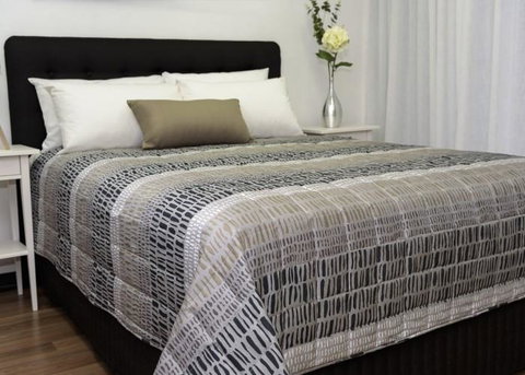 Burleigh Palms Holiday Apartments - Foster Accommodation 1