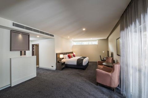 Alexandra Hills Hotel - Foster Accommodation 11