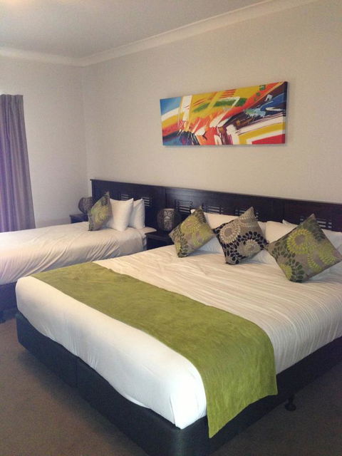 Alexandra Hills Hotel - Foster Accommodation 16