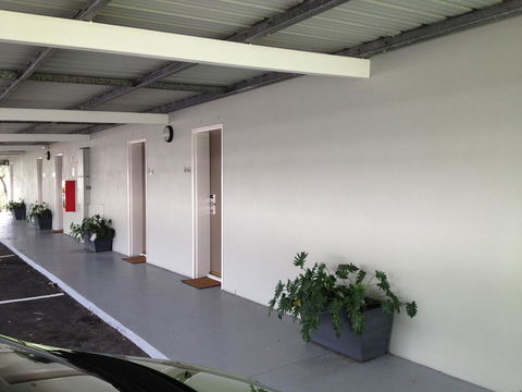 Alexandra Hills Hotel - Foster Accommodation 17