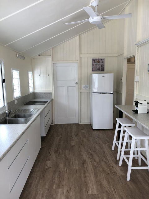 Daggoombah Holiday Home Magnetic Island - Foster Accommodation 2